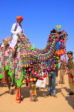 Yerel kişini bir deve çöl Festivali, Jaisalmer, Hindistan