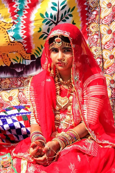 Girl in traditional dress taking part in Desert Festival, Jaisal — Stock Photo, Image