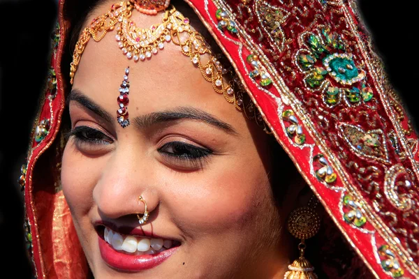 Portrait of young woman in traditional dress, Desert Festiva in — Stock Photo, Image