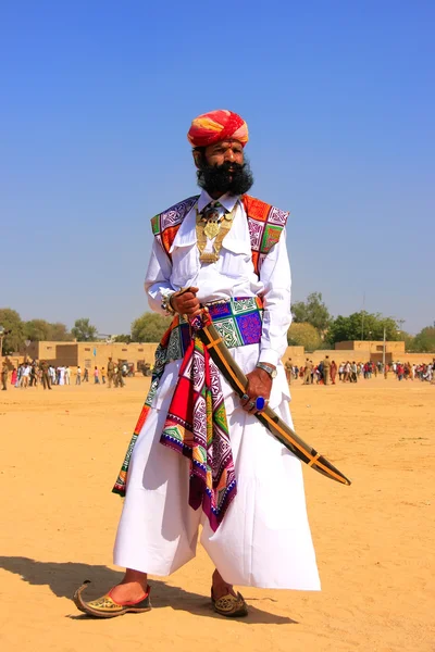 Hombre indio en traje tradicional que participa en Mr Desert competi —  Fotos de Stock