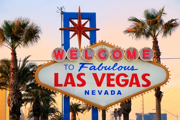 Välkommen till Fabulous Las Vegas-skylten på natten, Nevada — Stockfoto