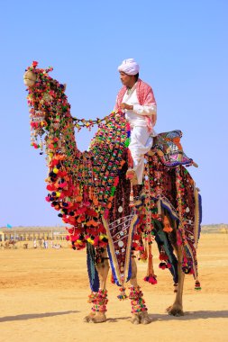 Yerel kişini bir deve çöl Festivali, Jaisalmer, Hindistan