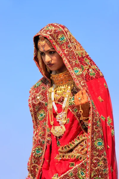 Young woman in traditional dress taking part in Desert Festival, — Stock Photo, Image