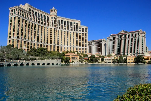 LAS VEGAS, USA - MARCH 19: Bellagio hotel and casino on March 19, 2013 in Las Vegas, USA. Las Vegas is one of the top tourist destinations in the world. — Stok fotoğraf