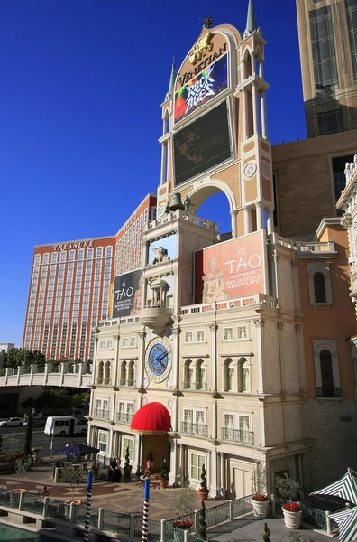 LAS VEGAS, USA - MARCH 19:Venetian Resort hotel and casino on March 19, 2013 in Las Vegas, USA. Las Vegas is one of the top tourist destinations in the world. — Stock Fotó
