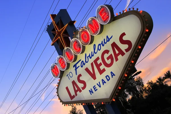 LAS VEGAS, USA - MARCH 19: Welcome to Fabulous Las Vegas sign with lights on March 19, 2013 in Las Vegas, USA. Las Vegas is one of the top tourist destinations in the world. — Zdjęcie stockowe