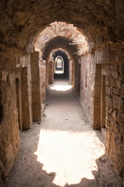 Ondergrondse markt op Tughlaqabad Fort, Delhi, India — Stockfoto