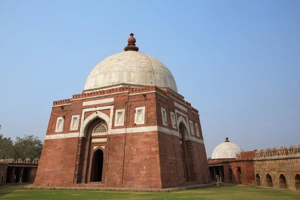 Mausoleum of Ghiyath al-Din Tughluq, Tughlaqabad Fort, Delhi, In — Stock Photo, Image