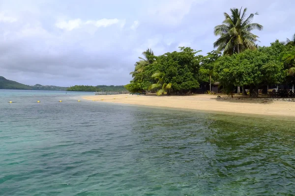 Plage de sable sur l'île de Vavau, Tonga — Photo