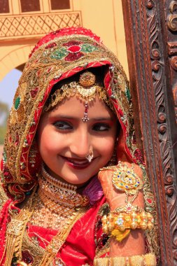 Jaisalmer, Hindistan - Şubat 16: Tanımlanamayan kız Şubat'ta Çöl Festivali'nde yer alır 16, 2011 Jaisalmer, Hindistan. Bu Festivalin temel amacı Rajasthan renkli kültürünü göstermektir