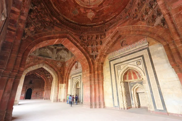 Intérieur de la mosquée Qila-i-kuna, Purana Qila, New Delhi, Inde — Photo