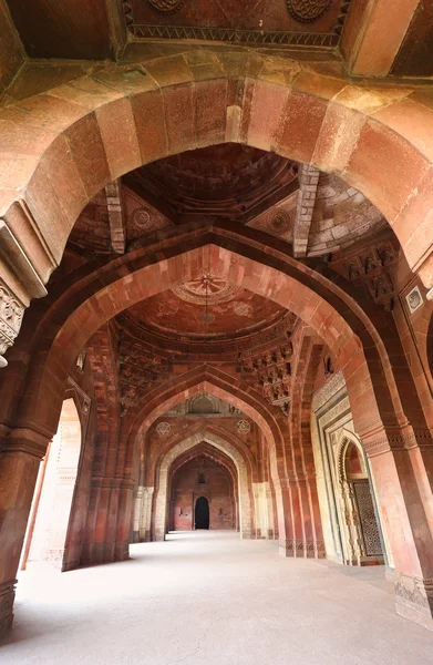 Interiör av qila-i-kuna moskén, purana qila, new delhi, Indien — Stockfoto