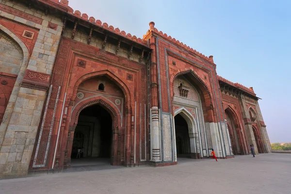 Fasad av Qila-i-kuna moskén, Purana Qila, New Delhi, India — Stockfoto