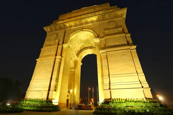 ประตูอินเดียที่มีไฟในเวลากลางคืน นิวเดลี อินเดีย — ภาพถ่ายสต็อก