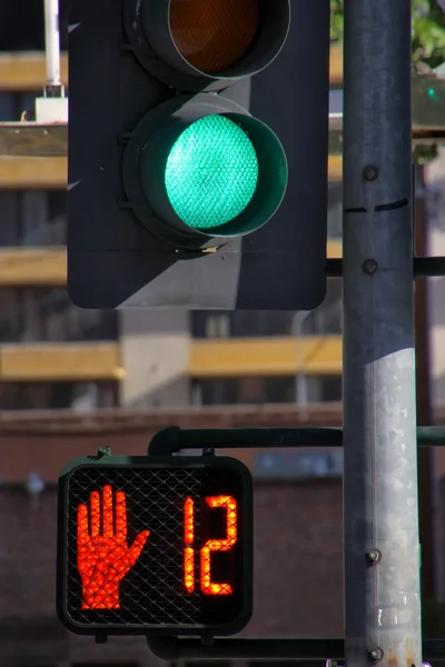 Semáforo verde na rua de Reno, Nevada — Fotografia de Stock