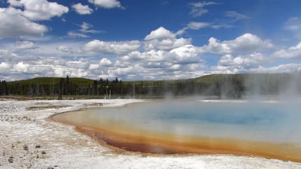 Sunset sjö i svart Sand handfatet, Yellowstone National Park, Wyoming, Usa — Stockvideo