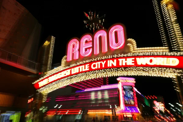 Famous "The Biggest Little City in the World" sign at night in R — Stock Photo, Image