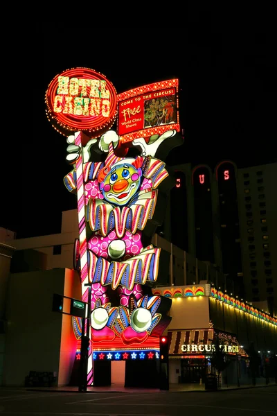 Cyrk Circus hotel i kasyno westchnienie w nocy, Reno, Nevada — Zdjęcie stockowe