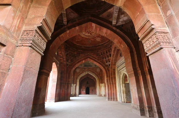 Interior of Qila-i-kuna Mosque, Purana Qila, New Delhi, India — Stock Photo, Image