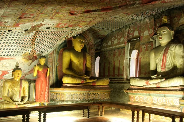 Das Innere des goldenen Tempels von Dambulla in Sri Lanka — Stockfoto