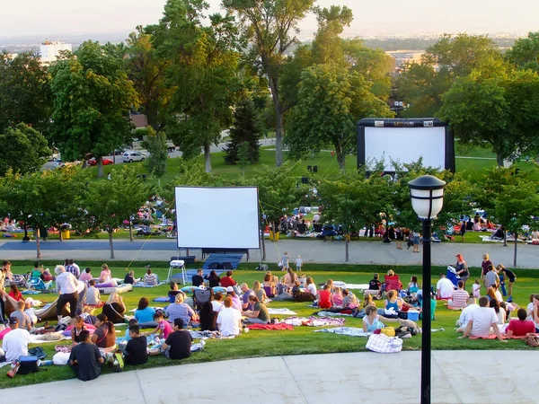 Capitol Hill Salt Lake'de film izlemek hazırlanıyor insanlar