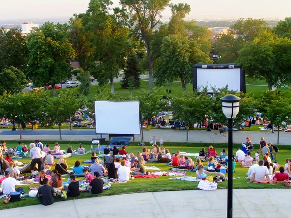 Pessoas se preparando para assistir filme no Capitólio Hill em Salt Lake Fotos De Bancos De Imagens Sem Royalties