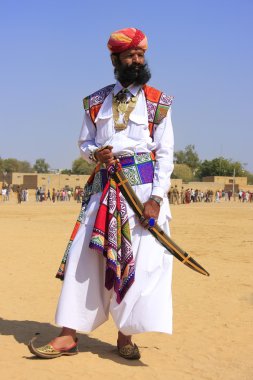 Jaisalmer, Hindistan - 16 Şubat: Kimliği belirsiz Bay çöl rekabet üzerinde 16 Şubat 2011 Jaisalmer, Hindistan'da yer alır. Bu festivalin amacı Rajasthan renkli kültür göstermektir