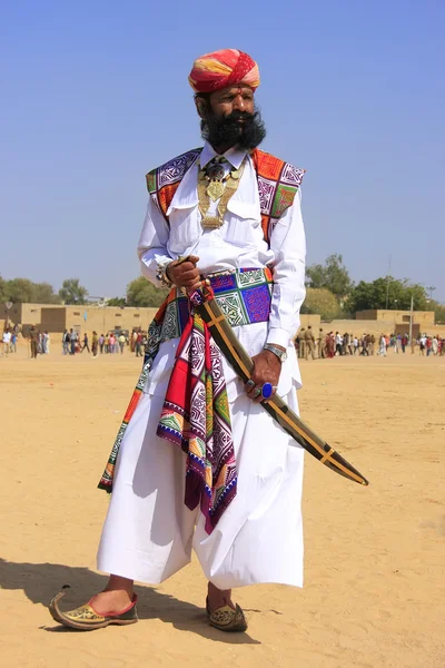 JAISALMER, INDIA - 16 FEBBRAIO: Un uomo non identificato partecipa al concorso Mr Desert il 16 febbraio 2011 a Jaisalmer, India. Lo scopo principale di questo Festival è quello di mostrare la cultura colorata del Rajasthan — Foto Stock