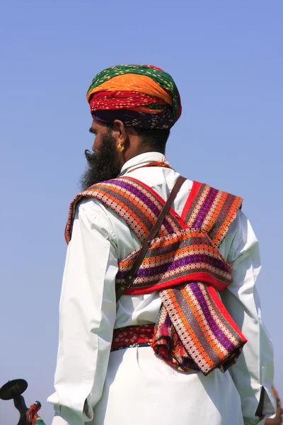 JAISALMER, ÍNDIA - FEVEREIRO 16: Homem não identificado participa da competição Mr Desert em 16 de fevereiro de 2011 em Jaisalmer, Índia. Principal objetivo deste Festival é exibir a cultura colorida de Rajasthan — Fotografia de Stock