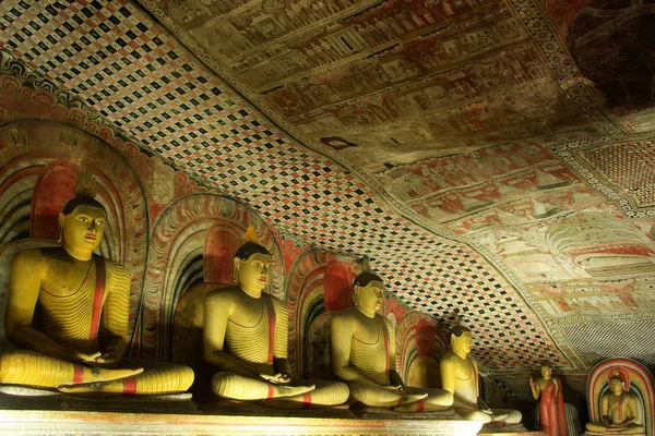 Wnętrze świątyni Dambulla Golden w Sri Lanka — Zdjęcie stockowe