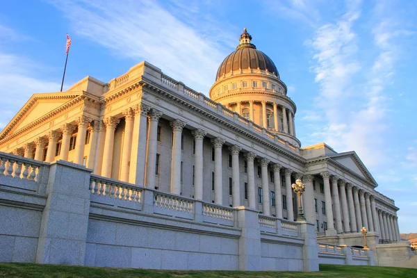 Utah State Capitol w Salt Lake City w godzinach wieczornych — Zdjęcie stockowe