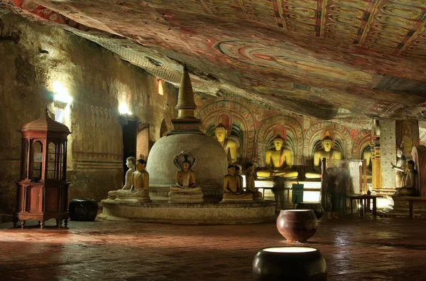 Interior de Dambulla Golden Temple no Sri Lanka — Fotografia de Stock