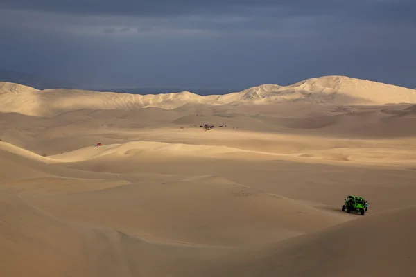 Zandduinen in de buurt van Huacachina, regio Ica, Peru. — Stockfoto