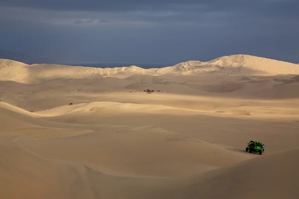 Sand dunes near Huacachina, Ica region, Peru. — Stock Photo, Image