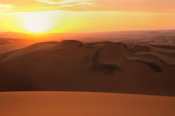 Sand dunes near Huacachina at sunset, Ica region, Peru. — Stock Photo, Image