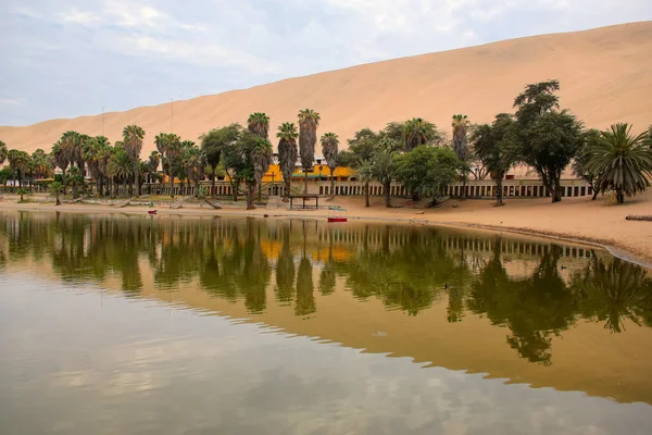 Oasis of Huacachina, Ica region, Peru. — Stock Photo, Image