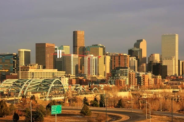Denver, USA-december, 23: skyline van Denver op 23 december 2012 in Colorado, VS. Denver is de dichtstbevolkte stad van Colorado. — Stockfoto