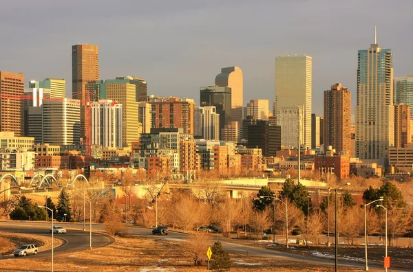 Denver, usa - dezember, 23: skyline von denver am dezember 23, 2012 in colorado, usa. Denver ist die bevölkerungsreichste Stadt der Welt. — Stockfoto