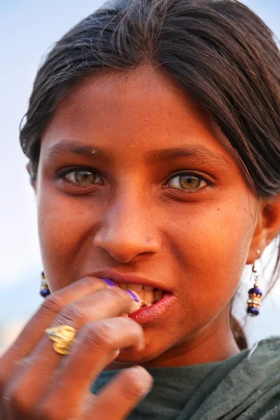 Portrait of a young girl eating — Stock Photo, Image