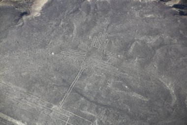 Nazca, Peru - 23 Ocak: Nazca çizgileri - sinek kuşu geoglyphs üzerinde 23 Ocak 2015 Nazca, Peru'daki hava görünümünü. Satırları 1994 yılında Unesco Dünya miras alanı belirlenmiş.