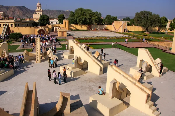 JAIPUR, INDIA - MARCH 2: Astronomical Observatory Jantar Mantar on March 2, 2011 in Jaipur, India. Jantar Mantar is a collection of 19 instruments, built by the Rajput king Sawai Jai Singh. — Stock Photo, Image