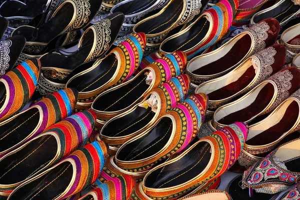 Display of traditional Indian slippers — Stock Photo, Image