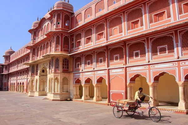 JAIPUR, ÍNDIA - FEVEREIRO 27: Chandra Mahal no Palácio da Cidade em 27 de fevereiro de 2011 em Jaipur, Índia. Palácio foi a sede do Maharaja de Jaipur, a cabeça do clã Kachwaha Rajput . — Fotografia de Stock