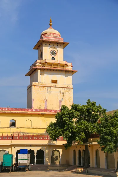 Часовая башня в городском дворце, Джайпур, Индия — стоковое фото