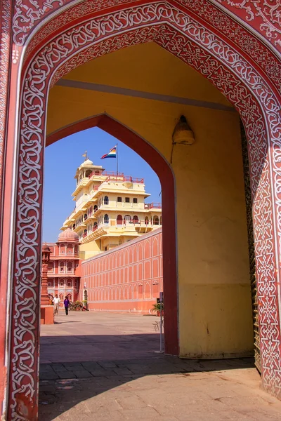 Porte de Chandra Mahal au palais de la ville de Jaipur, Rajasthan, Inde — Photo