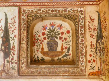Agra, Hindistan - 6 Kasım: Itimad-ud-Daulah Mozolesi'nde duvar boyama detayı 6 Kasım 2014'te Hindistan'ın Agra kentinde. Bu Mozole genellikle Tac Mahal bir taslak olarak kabul edilir.