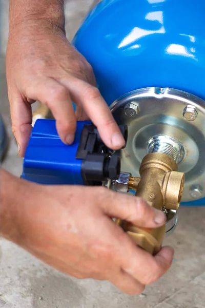 Pumping station for water supply of a residential building, installation of a hydraulic accumulator — Stock Image Pumping station for water supply of a residential building, installation of a hydraulic accumulator Royalty Free Stock Photos