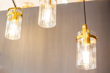 Ampul şeklinde cam lambalar, oda dekorasyonu ve dekor..