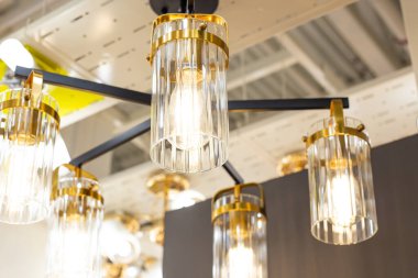 Ampul şeklinde cam lambalar, oda dekorasyonu ve dekor..