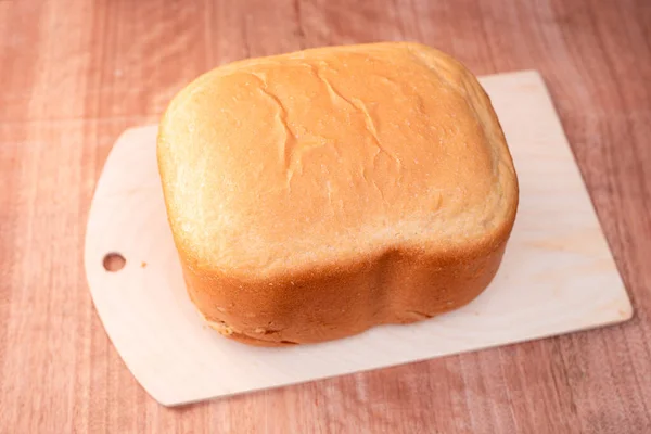 Vers Gebakken Wit Brood Een Elektrische Broodmachine Zelfgemaakt Bakken — Stockfoto